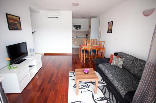 Apartments Svjetlana - image 11