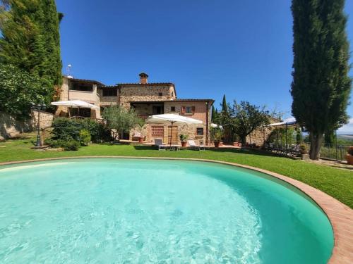 Tuscan Escape Luxury 2 bedroom apartment with pool