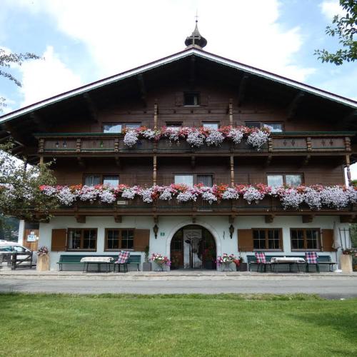 Familie Foidl ( Bairerbauer) in Oberndorf in Tirol, Österreich