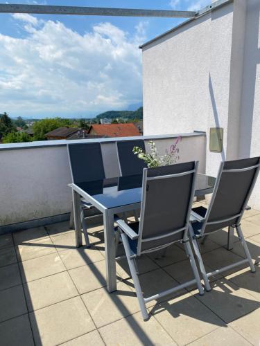 Penthousewohnung mit fantastischem Ausblick und KLIMAANLAGE in กอทซิส