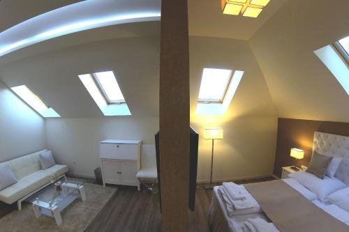 Munkácsy Hotel - image 12