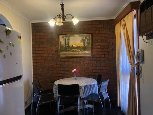 Golden House in كلايتون
