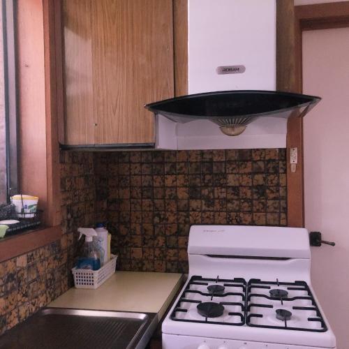Golden House in كلايتون