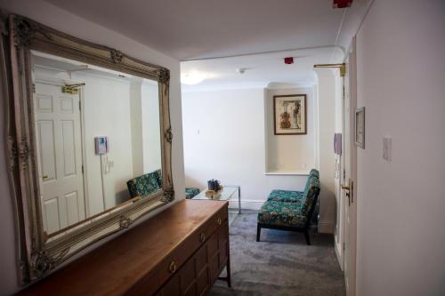 Standard Double Room image 10