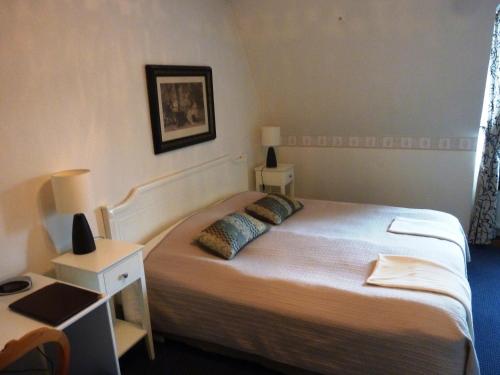 2 twin beds