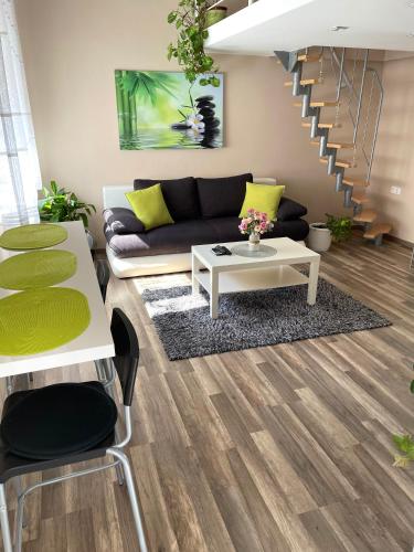  Green Island in the downtown with free parking, Pension in Debrecen