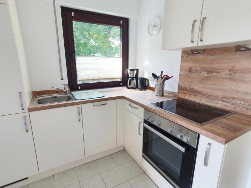 Kitchen, Ferienwohnung Gartenblick - Idylle am Travetal in Bad Oldesloe