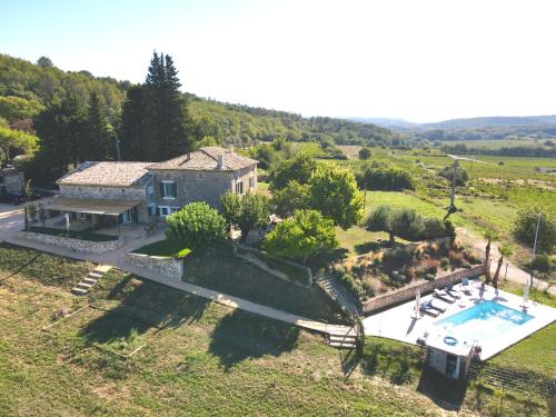 Mas Les Escourtades Chambres d'hôtes - Chambre d'hôtes - Cornillon