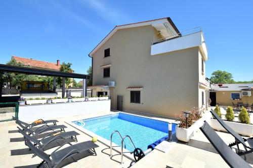 Apartments Zrinka - Location saisonnière - Omišalj