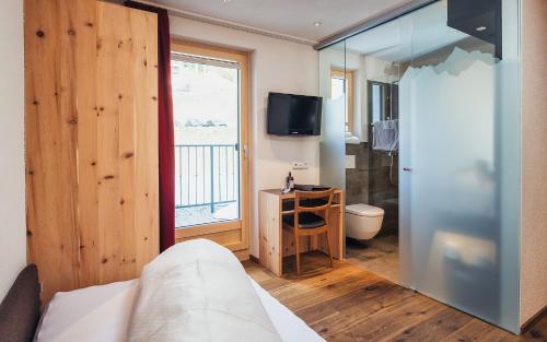 Hotel Cores - image 14