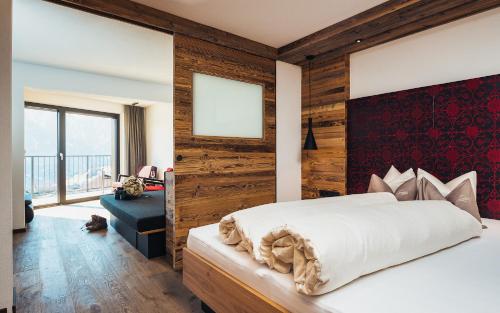 Hotel Cores - image 11