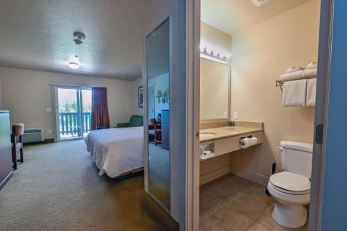 Flying Saddle Resort and Steak House - image 11