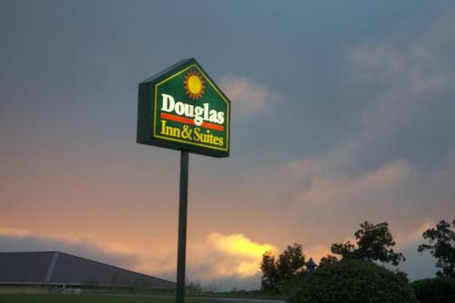 Douglas Inn & Suites, Blue Ridge, GA - 출입구