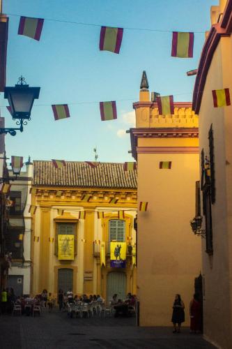 Apartment with 2 bedrooms in Sevilla with wonderful city view balcony and WiFi - image 2