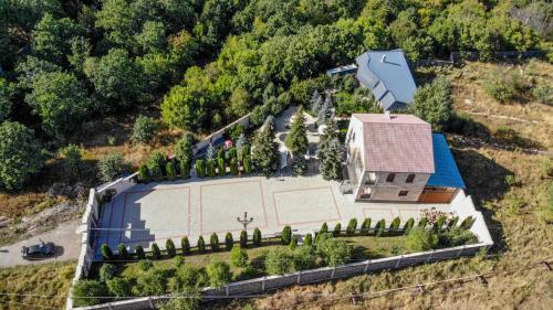 Большой дом с камином в центре Цахкадзора