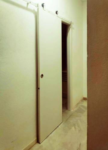 Apartment with 2 bedrooms in Sevilla with wonderful city view balcony and WiFi - image 4