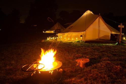 Roaches Retreat Eco Glampsite - Hen Cloud View Bell Tent