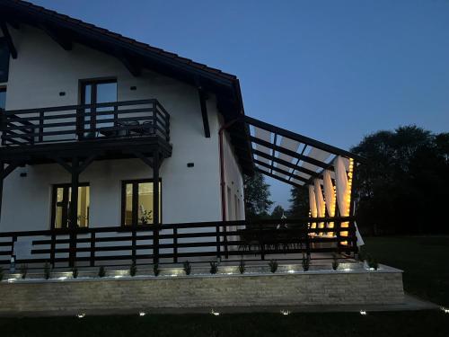 Casa cu Flori Maramures in Carbunari