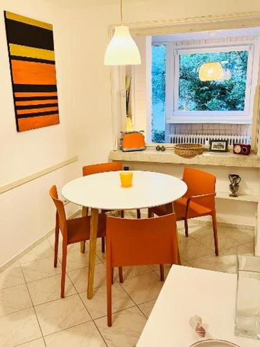 One-Bedroom Apartment image 4