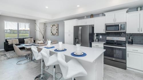 Mickey invite Larges Groups on Unique Side By Side Pool Homes Just Few Steps From Disney World Entrance - image 3