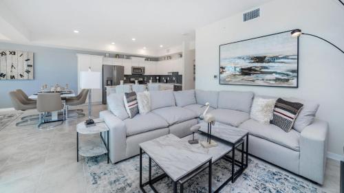 Mickey invite Larges Groups on Unique Side By Side Pool Homes Just Few Steps From Disney World Entrance - image 10