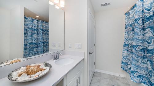 Mickey invite Larges Groups on Unique Side By Side Pool Homes Just Few Steps From Disney World Entrance - image 10