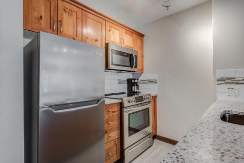 One Bedroom Slopeside Suite with Full Kitchen