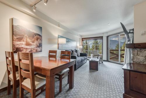 Suite with Mountain View with Full Kitchen