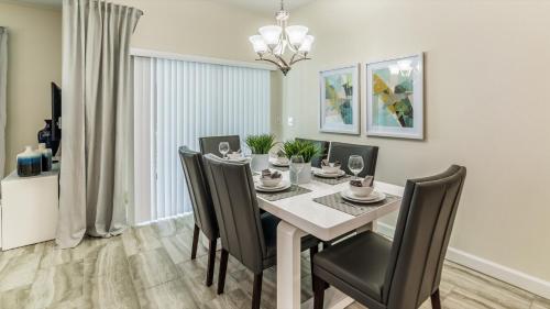 Family Dream Vacation Next Door to Disney-World with Water Park Resort - image 9