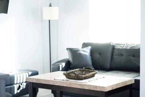 Bright & Modern 2BR Apt in Historic Federal Hill
