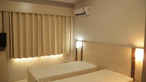 2 twin beds