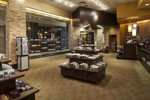 Shoshone-Bannock Hotel and Event Center - 상점