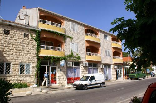 Apartments by the sea Trpanj, Peljesac - 3162