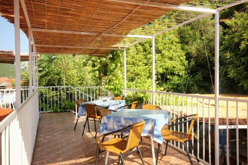 Apartments by the sea Trpanj, Peljesac - 3162