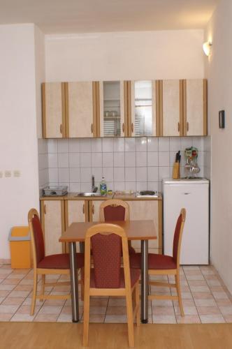 Apartments by the sea Trpanj, Peljesac - 3162