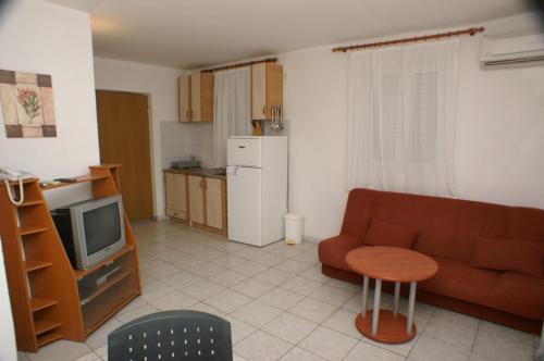 Apartments by the sea Trpanj, Peljesac - 3162