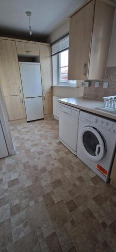 kuhinja, Dartford Cosy and Spacious 3 bedroom house Netflix and Sport Channels in Dartford