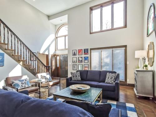 Stunning Plaza Home-Location Unbeatable-New Remodel in Kansas City, USA