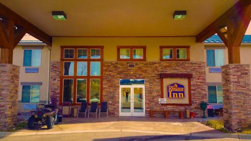 A Riverside Inn Travelodge by Wyndham in Fairplay, USA