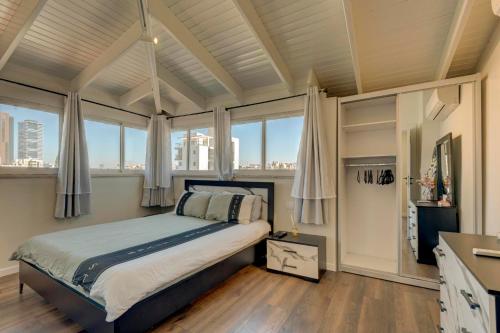 LUXURY PENTHOUSE GREAT LOCATION WITH PARKING Tlv