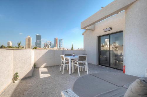 LUXURY PENTHOUSE GREAT LOCATION WITH PARKING Tlv