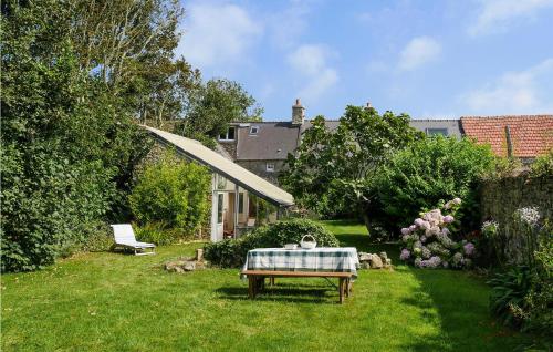 A szálláshely kívülről, Gorgeous Home In St Germain Des Vaux in Auderville