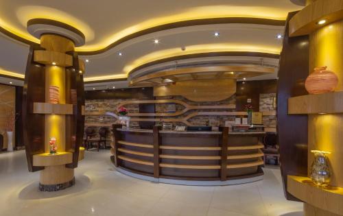 瑞文宮殿酒店 Revan Palace