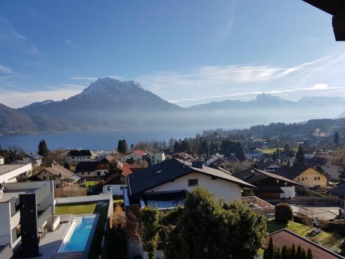  Dachwohnung mit Seeblick, Pension in Altmünster