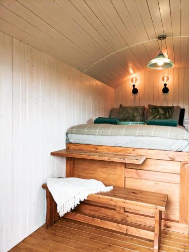 Stunning Shepherd's Hut Retreat North Devon in Īstputforda