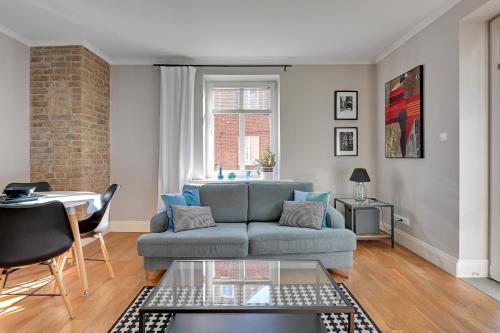 One-Bedroom Apartment image 9