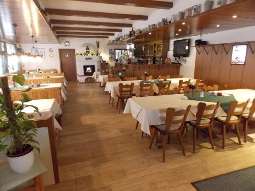 Restorāns, Gasthaus Pension Rezatgrund in Windsbach