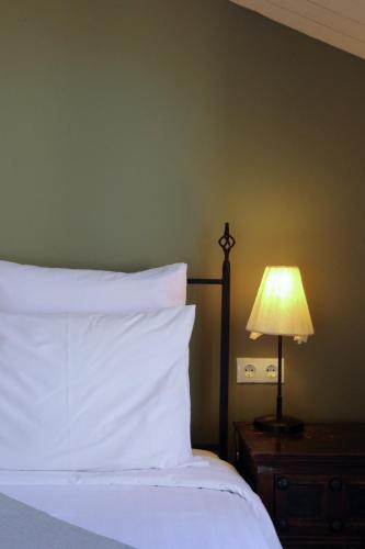 1 queen bed, 2 sofa beds