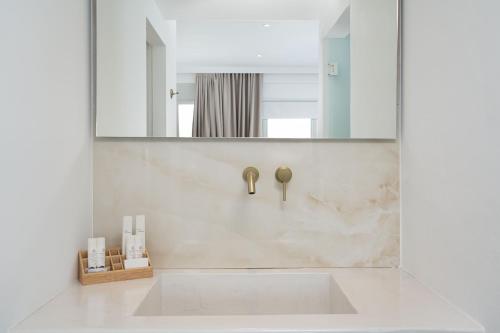 Cycladic Suites & Spa - image 3