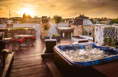 Triplex Kings Apartment in Old Town - image 2